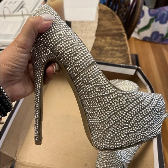 🎉 HP! 4X!! 🎉 Champagne Embellished Rhinestone Heels ✨ - Picture 4 of 6